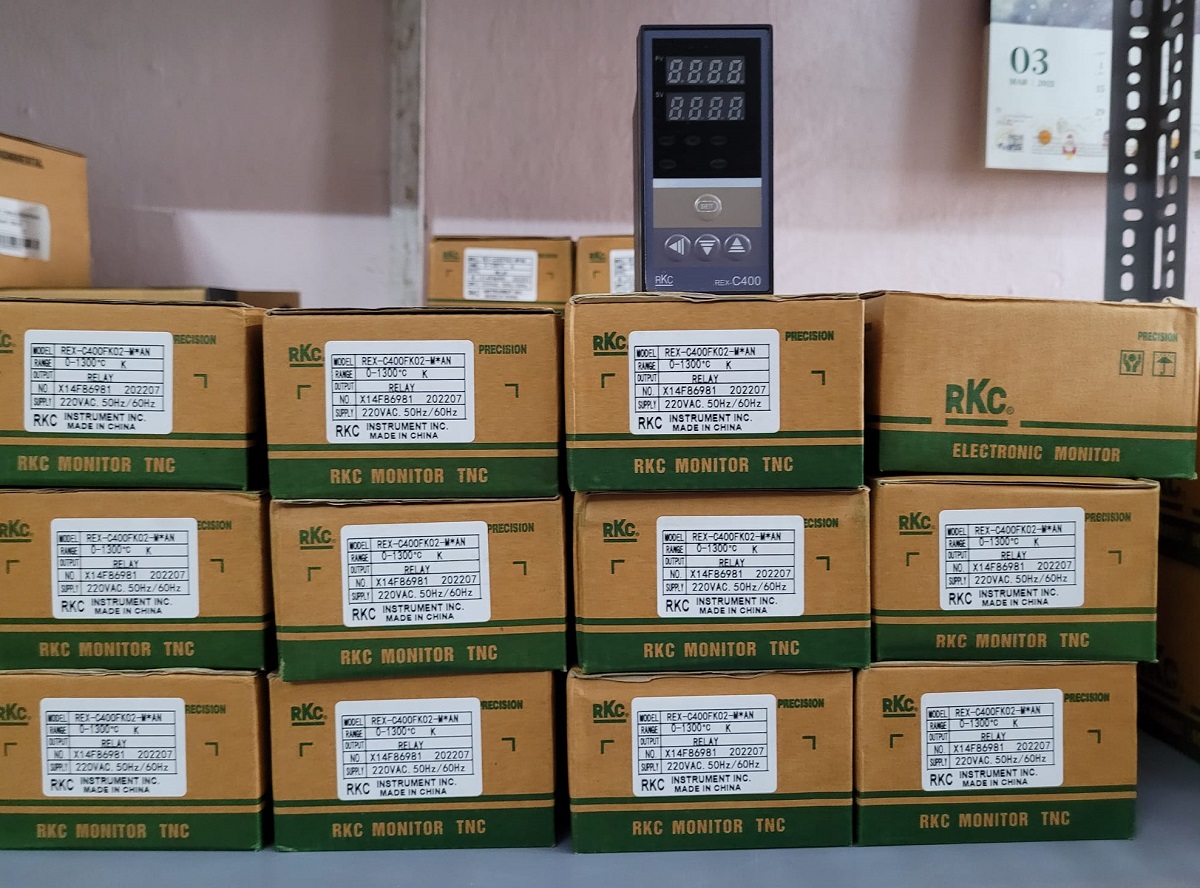 đồng hồ nhiệt độ RKC C400