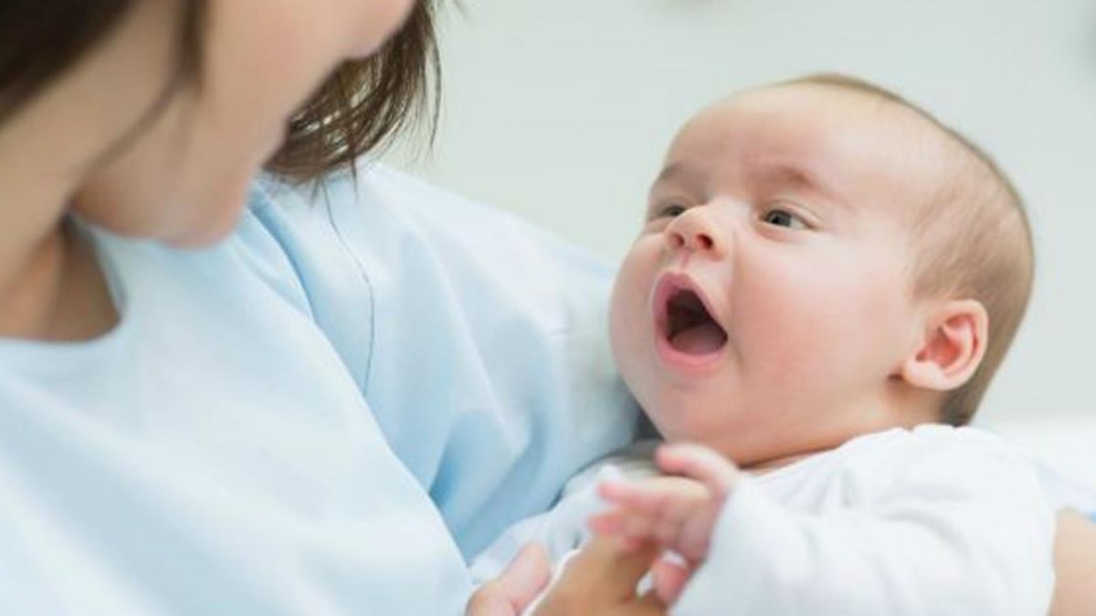 Trẻ sơ sinh bị nấc cụt có nguy hiểm không? | TCI Hospital