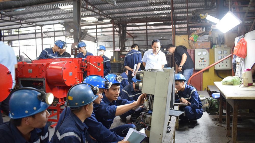 Đối với bên cung cấp Công Ty Vật Tư AZ