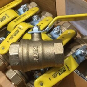 So sánh van bi inox vi sinh với các vật liệu khác